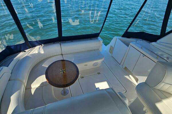 2004 Cruisers Yachts 37