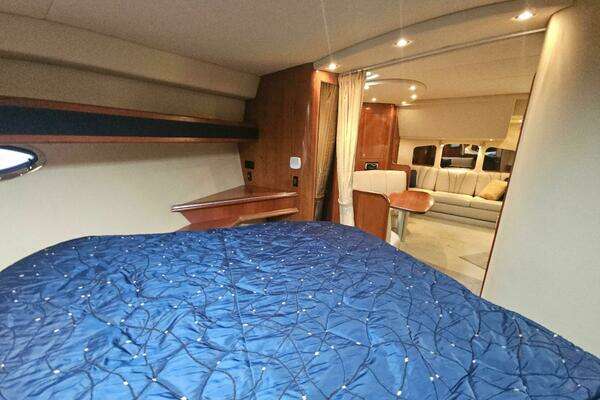 2004 Cruisers Yachts 37