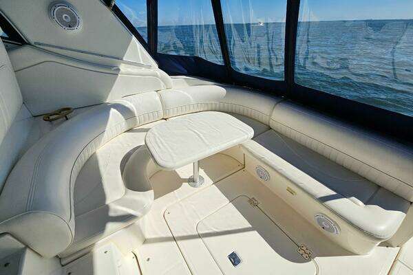 2004 Cruisers Yachts 37