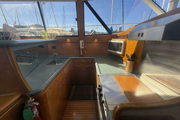 Royal Pacific 476 Sport Cruiser Yacht For Sale