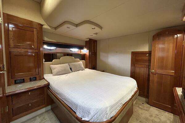 Cruisers Yachts 540 Express Yacht For Sale