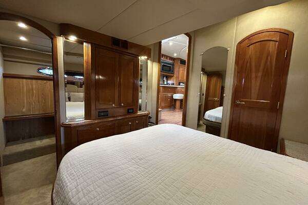 Cruisers Yachts 540 Express Yacht For Sale