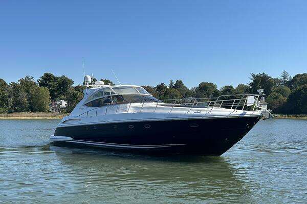 2003 Cruisers Yachts 54