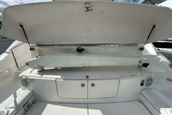 Cruisers Yachts 540 Express Yacht For Sale