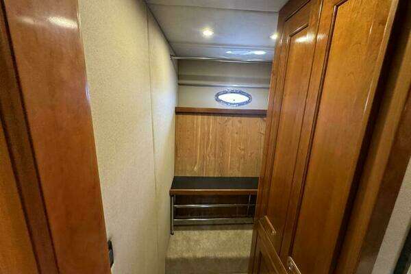 Cruisers Yachts 540 Express Yacht For Sale