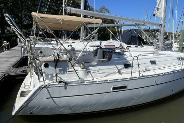 Happy Place 33ft Beneteau Yacht For Sale