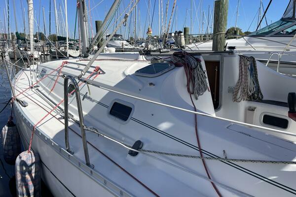 Happy Place 33ft Beneteau Yacht For Sale