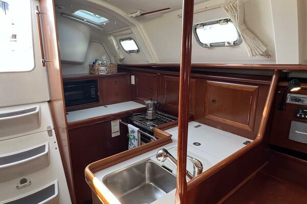 Happy Place 33ft Beneteau Yacht For Sale