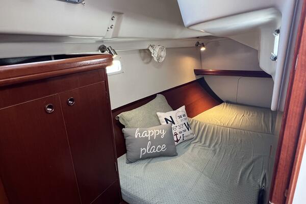 Happy Place 33ft Beneteau Yacht For Sale