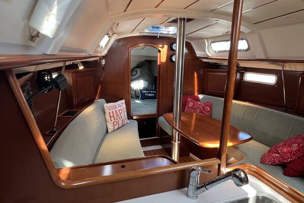 Happy Place 33ft Beneteau Yacht For Sale