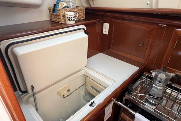 Happy Place 33ft Beneteau Yacht For Sale