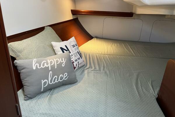 Happy Place 33ft Beneteau Yacht For Sale