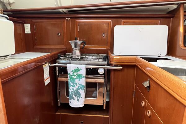 Happy Place 33ft Beneteau Yacht For Sale