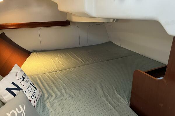 Happy Place 33ft Beneteau Yacht For Sale