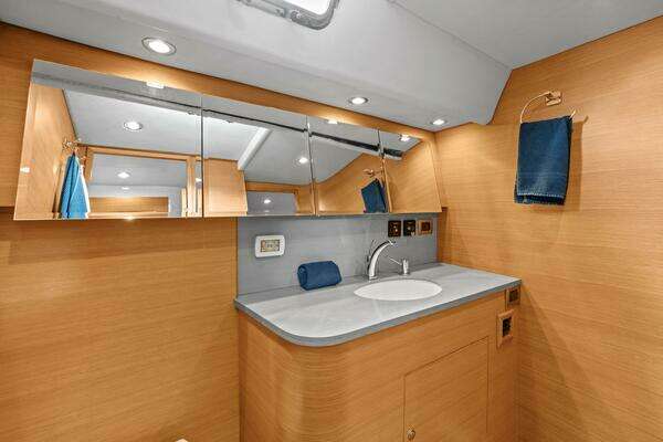 Hylas 63 Yacht For Sale