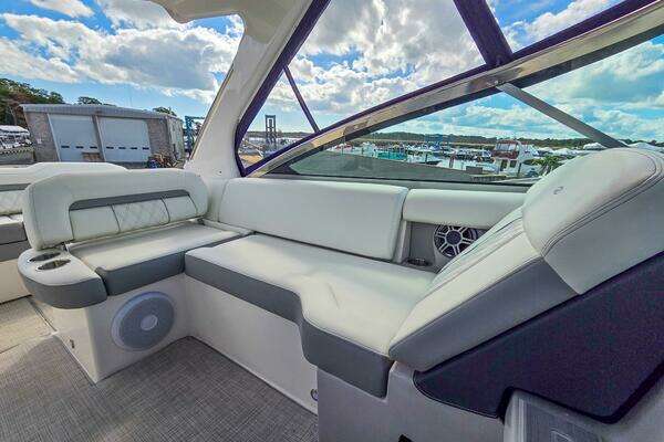 Regal 33 XO Yacht For Sale