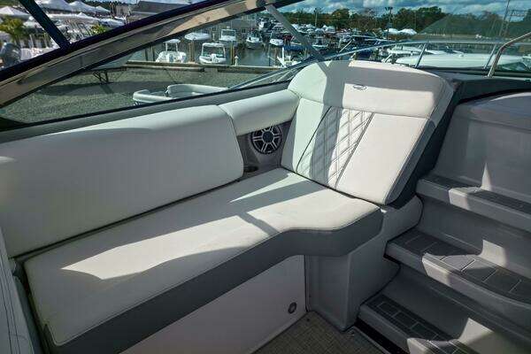Regal 33 XO Yacht For Sale