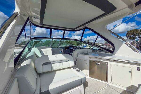 Regal 33 XO Yacht For Sale