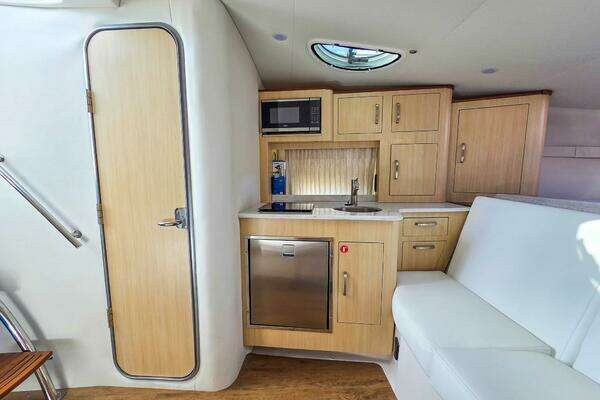 Regal 33 XO Yacht For Sale