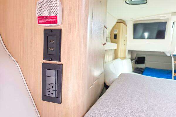 Regal 33 XO Yacht For Sale