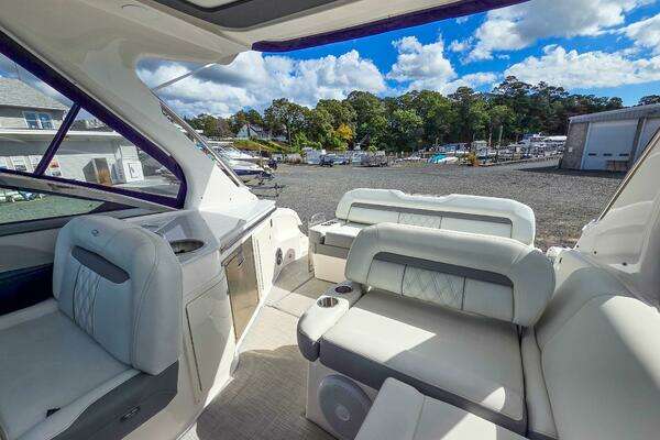 Regal 33 XO Yacht For Sale