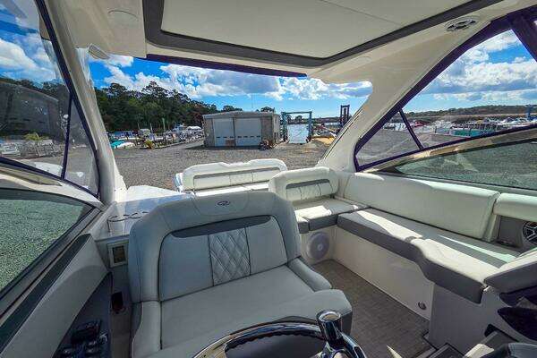 Regal 33 XO Yacht For Sale