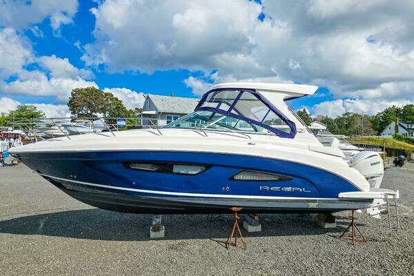 Regal 33 XO Yacht For Sale