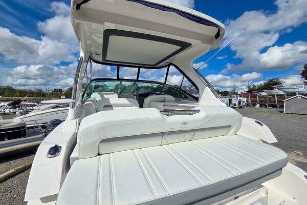 Regal 33 XO Yacht For Sale