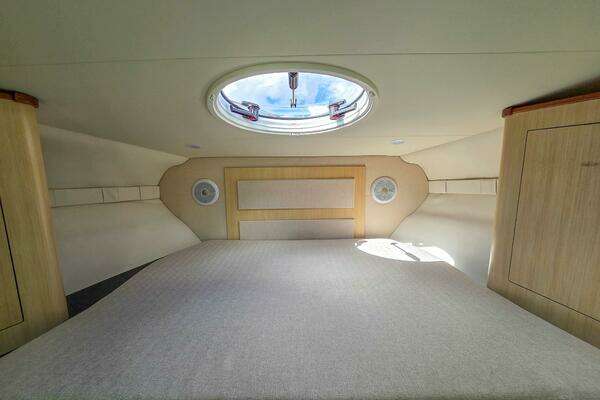 Regal 33 XO Yacht For Sale