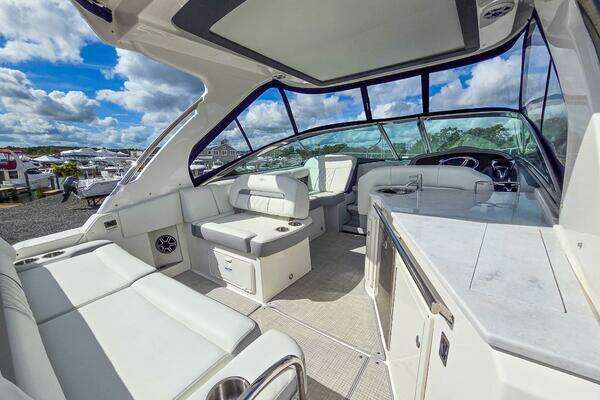 Regal 33 XO Yacht For Sale