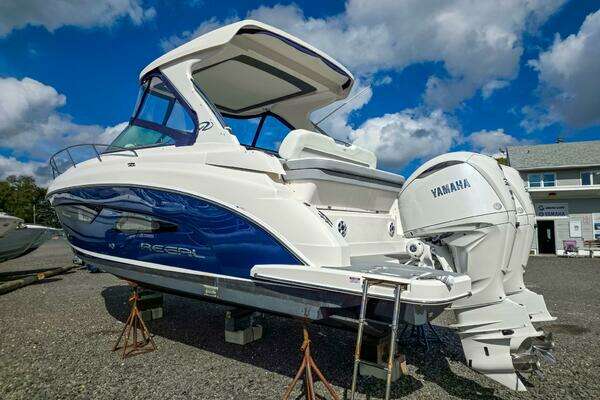 Regal 33 XO Yacht For Sale