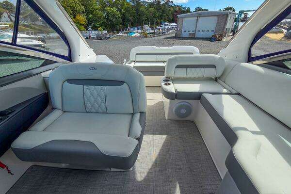 Regal 33 XO Yacht For Sale