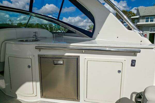 Regal 33 XO Yacht For Sale