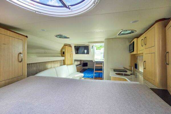 Regal 33 XO Yacht For Sale