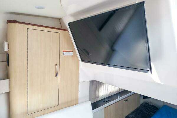 Regal 33 XO Yacht For Sale