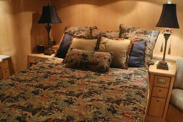 Donzi 73 Sport Yacht Yacht For Sale