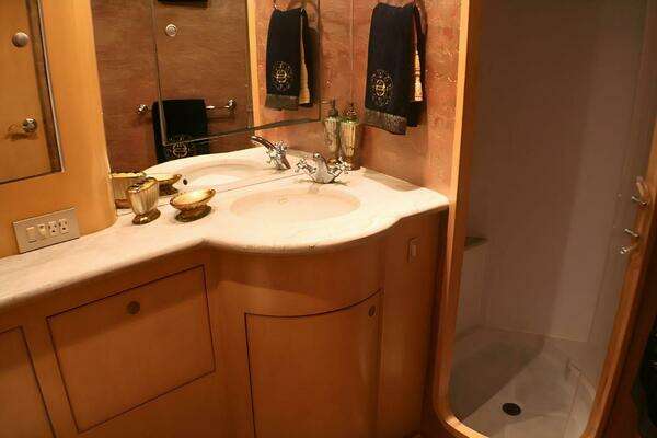 Donzi 73 Sport Yacht Yacht For Sale