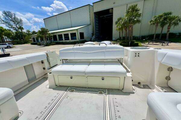 Photo of the 2019 Robalo R317