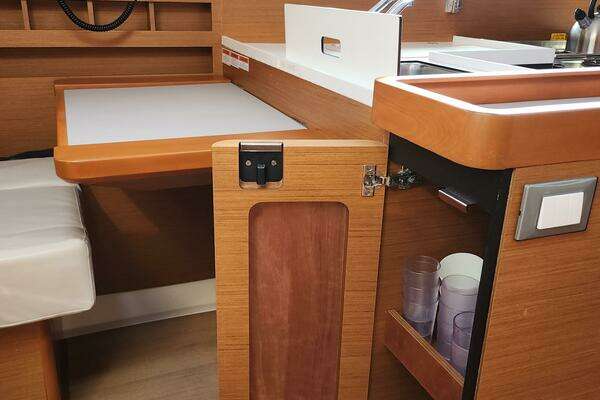 Jeanneau Sun Odyssey 410 Yacht For Sale