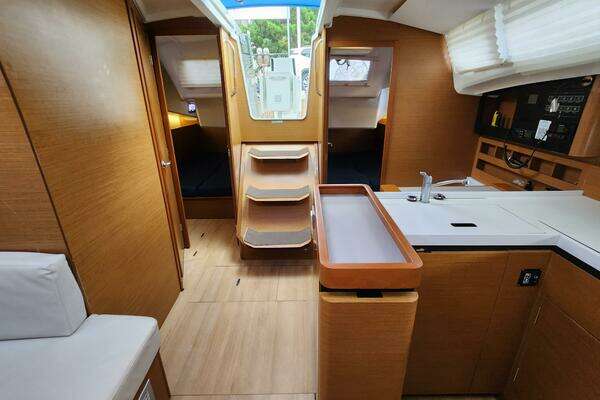 Jeanneau Sun Odyssey 410 Yacht For Sale