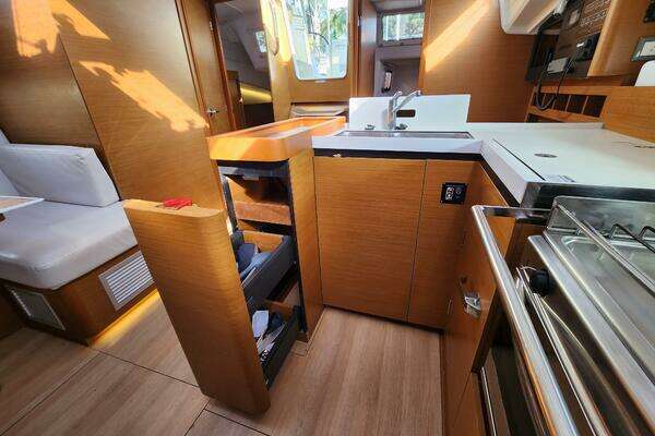 Jeanneau Sun Odyssey 410 Yacht For Sale