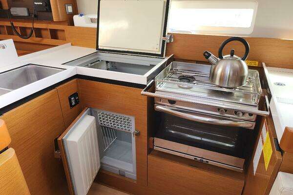 Jeanneau Sun Odyssey 410 Yacht For Sale