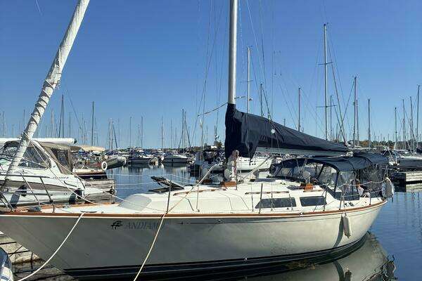 38-ft-C&C-1984--Andiamo Midland Ontario Canada  yacht for sale