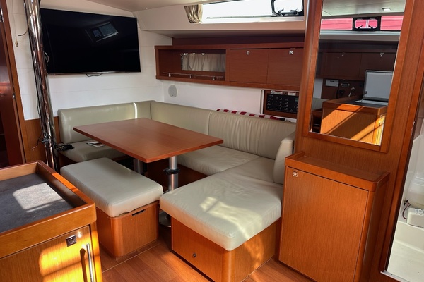 45ft Beneteau Yacht For Sale