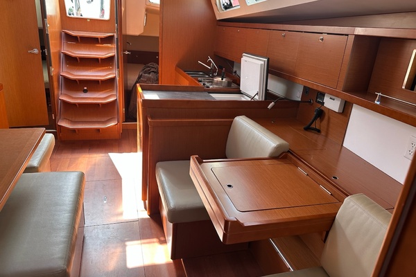 45ft Beneteau Yacht For Sale