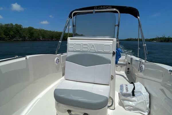 18ft Robalo Yacht For Sale