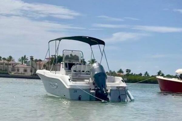 18ft Robalo Yacht For Sale