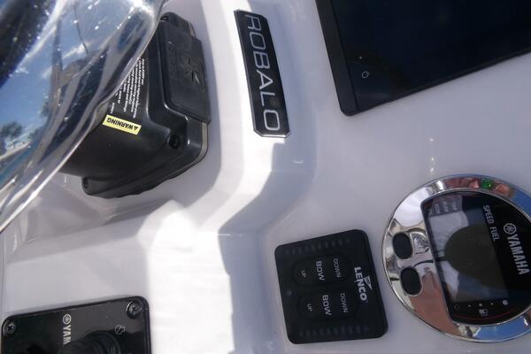 18ft Robalo Yacht For Sale