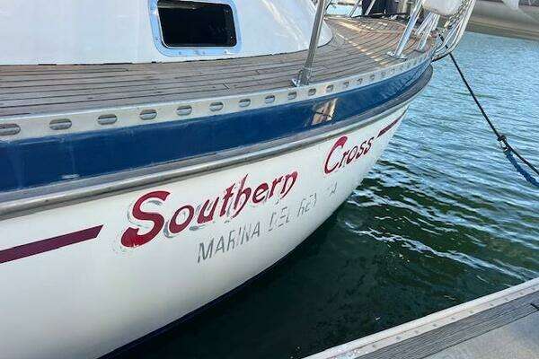 Photo of the 1986 Tayana V42 "Southern Cross"