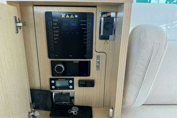 Sealine  Yacht For Sale